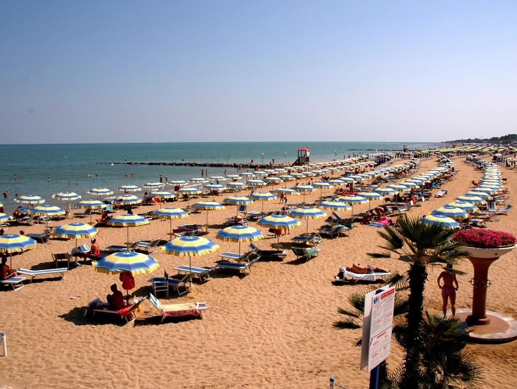 Hotel Delle Nazioni Lignano Sabbiadoro Dış mekan fotoğraf
